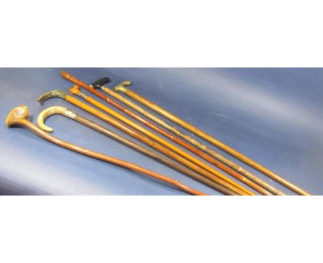 Mixed collection of walking sticks to include two Sunday sticks, two horn handled examples, a bamboo shafted stick, a knob ke