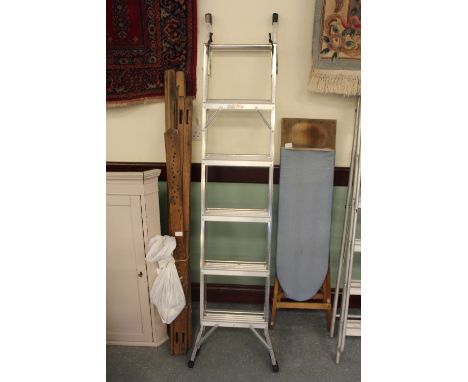 Aluminium step ladders