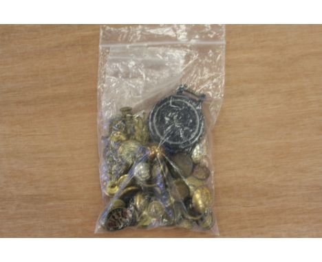 Bag of Compass army badges and buttons