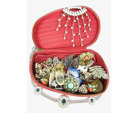 Vintage costume jewellery, including a micromosaic brooch in the form of a lute