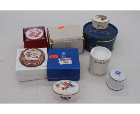 A collection of five porcelain boxes, to include Spode and Royal Worcester