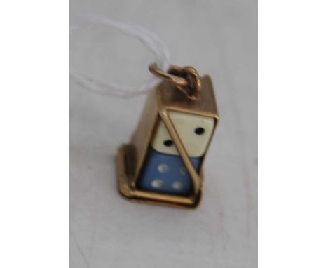 A single 9ct gold charm containing two dice, 1.9g, 12.5mm excluding bale