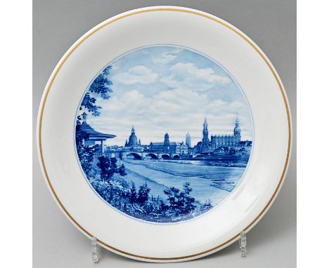 Wandteller, Meissen, 1960er JahrePorzellan, glattrandige Form, Ansicht von Dresden in Aquatintadruck. Goldrand. Schwertermark