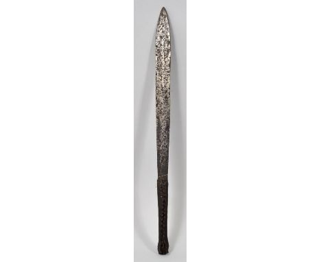 Schwert Seme, Kenia, MassaiGestreckte schmale Klinge, sehr stark korrodiert. Belederter Griff. L. 62 cm. Ohne Scheide. Seme s