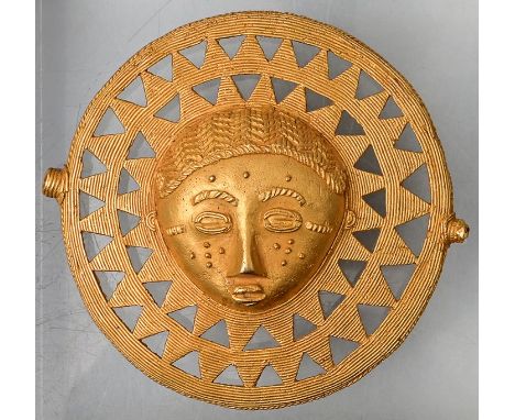 Amulett/ Schmuckscheibe Westafrika/ AkanSonne, Goldguss, durchbrochen. Mind. 8 k (375), G. ca. 63 g, D. 8 cm West African (Ak