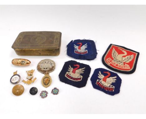 A WWI Princess Mary Christmas tin 1914, Northamptonshire Regiment and 12th Royal Lancers cap badges, military felt buttons, a