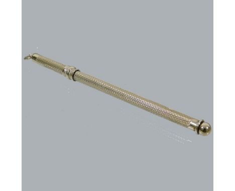 A 9 carat gold propelling swizzle stick, with engine turned decoration, 9cm long
