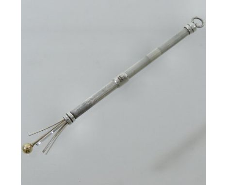 A French silver and gold propelling swizzle stick, by Dunhill, Paris, 9.5cm long