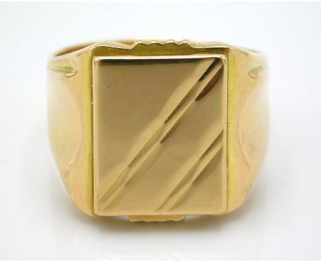 A substantial 18ct gold signet ring, 21.7g, size X/Y