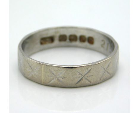 An 18ct white gold band, 4.4g, size R/S