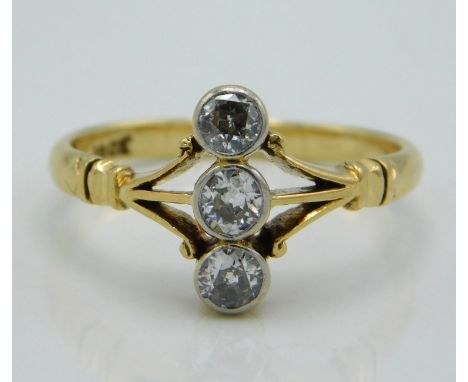 An 18ct gold ring set with three diamonds of approx. 0.35ct, 3g, size O/P