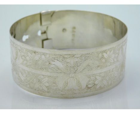 A 1946 Chester silver adjustable bangle by Charles Horner, 30.9g