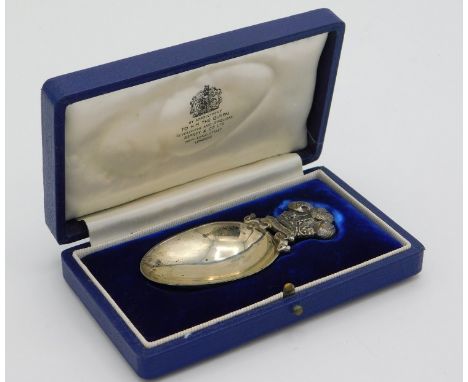 A cased 1968 London silver caddy spoon by Asprey & Co. 82mm wide, approx. 35g