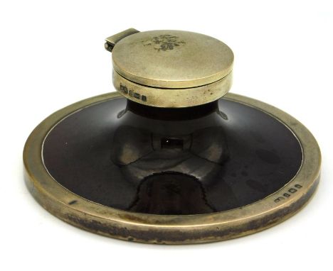 A 1908 Edwardian silver mounted pottery inkwell by Henry Bourne, base diameter 92mm, 145g