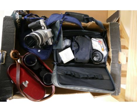 Minolta 7000 camera set in case with AF 50 and 35-105 lenses and variety of accesories, together with a Minolta Dynax 5 with 