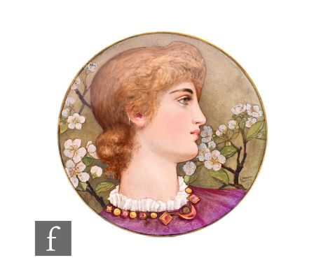 L. Arnold - A late 19th Century hand painted cabinet plate of shallow circular form circa 1890, hand painted with a Pre-Rapha