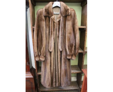 Fine quality Mink model coat 12/14.