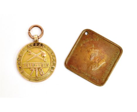 WORLD WAR I INTEREST, A 9CT GOLD MEDALLION, AND AN INDIAN COPPER LOZENGE-SHAPED TOKEN The 9ct gold round medallion obverse wi