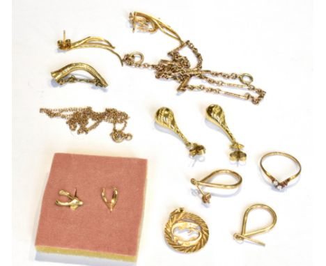 VARIOUS GOLD AND YELLOW METAL JEWELLERY TO INCLUDE A FANCY FETTER LINK CHAIN  on a bolt ring clasp, stamped '9c', 33.5cm long