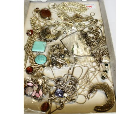 A LARGE COLLECTION OF SILVER AND WHITE METAL JEWELLERY INCLUDING A MODERN ITALIAN SILVER ROPE NECKLACE a modern Baltic amber 