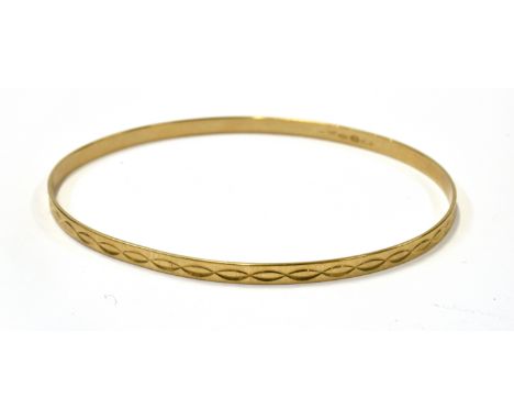A MODERN ITALIAN 9CT GOLD FLAT-SECTION 'SLAVE' BANGLE diamond-cut with an undulating pattern, Italian and convention hallmark