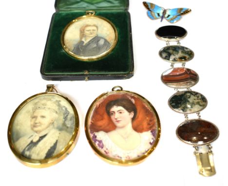 A COLLECTION OF JEWELLERY INCLUDING AN OVAL AGATE OVAL PANEL BRACELET   the five panels each rub-over set with a variety of c