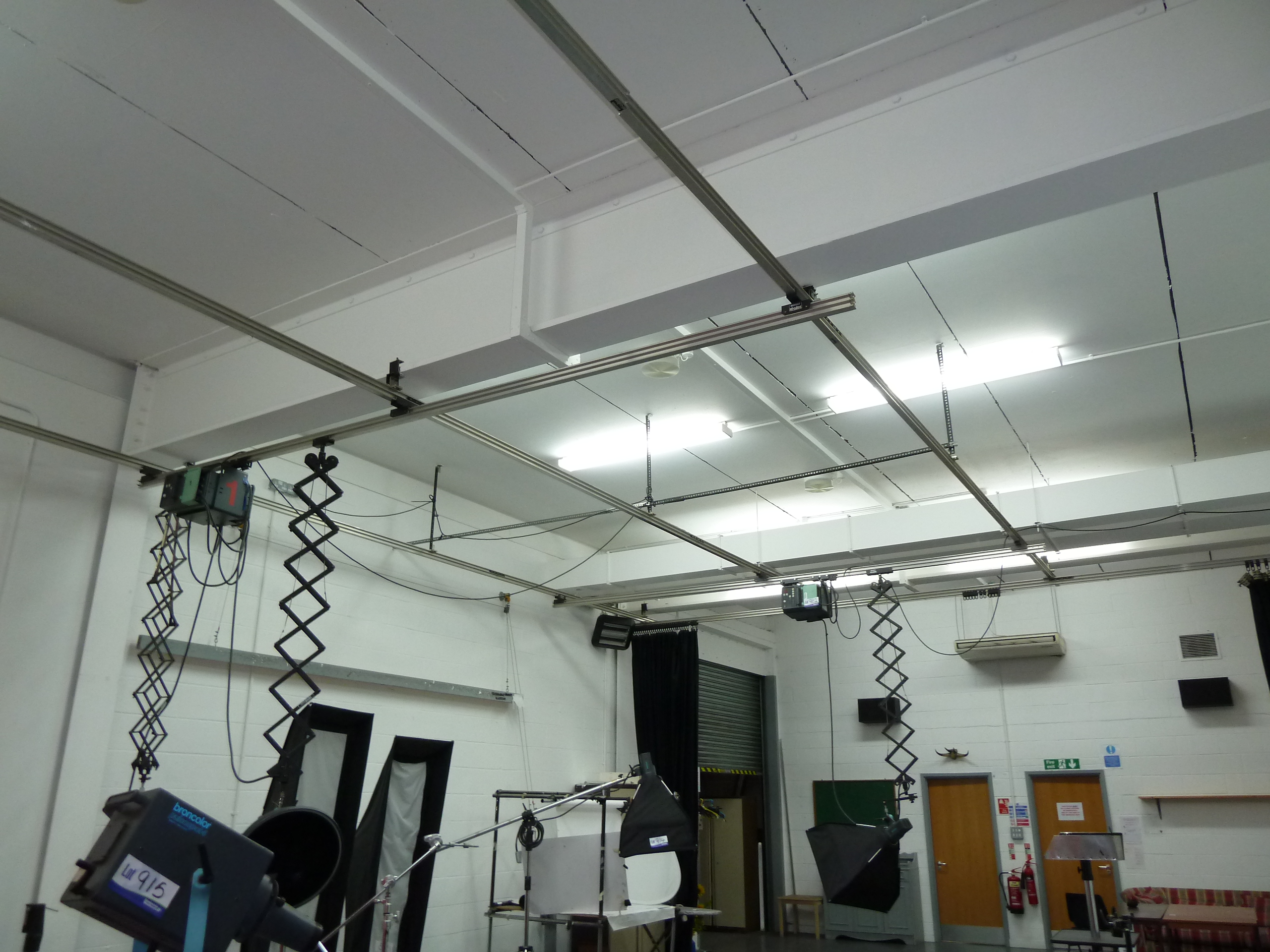 Bowens Hi-Glide Studio Ceiling Rail System, approx. 11.6m x 7m ...