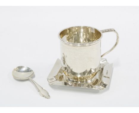 Walker &amp; Hall silver christening mug, inscribed 'Douglas' Sheffield 1932, 7cm high, silver ashtray Sheffield 1943 and a s