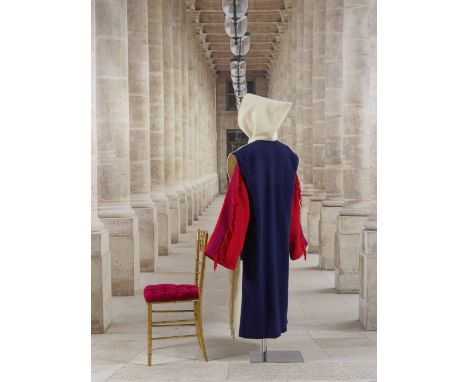 Jean-Charles de Castelbajac, collection Prêt à Porter, circa 1990. Long manteau à capuche en laiange.de forme droite, emmanch