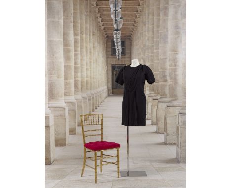 Christian Dior, collection Haute Couture, circa 2005. Robe de cocktail en crêpe noirDirecteur artistique John GallianoEncolur