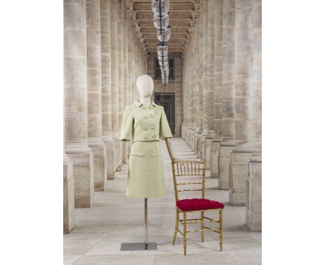 Jeanne Lanvin-Castillo, collection Haute Couture, circa 1966. Tailleur en lainage vert d'eau.Directeur artistique Antonio del
