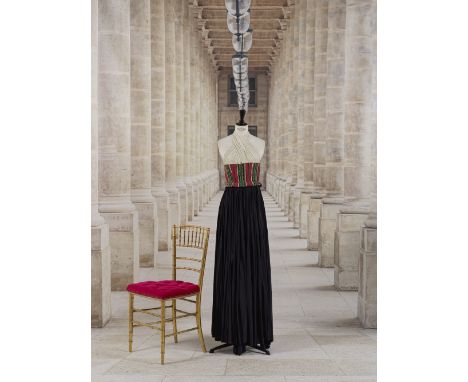Grès, collection Haute Couture, Printemps-Eté 1946. Robe du soir longue en jersey noir et blancPrototype du défilé - Mannequi