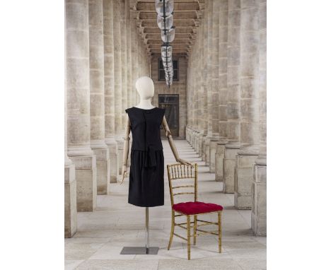 Balenciaga, collection Haute Couture, Printemps-Eté 1959. Ensemble en shantung de soie et lin noir.Création Cristobal Balenci
