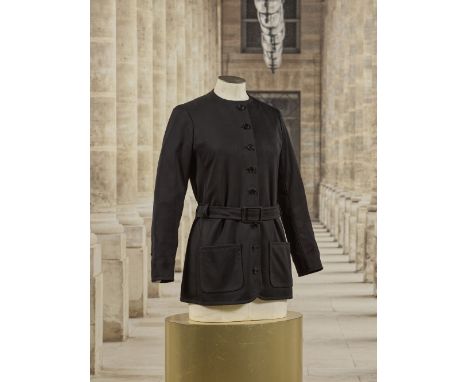 Yves Saint Laurent, collection Haute Couture, Printemps-Eté 1969. Veste saharienne en jersey noir.Création Yves Saint Laurent