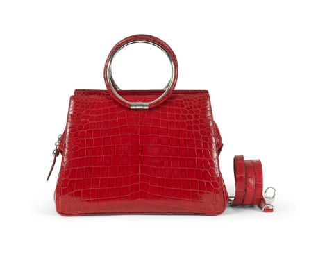 Christian Dior, année 2010. Sac Babe en Alligator rouge.Double poignée rigide partiellement recouvert de métal argenté, tripl