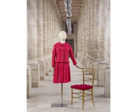 Chanel, collection Haute Couture, Printemps-Eté 1969. Ensemble de jour en tweed rose et fuchsia.Création Gabrielle ChanelHaut
