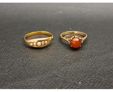 CARNELIAN SINGE STONE RINGthe round cabochon stone on nine carat gold shank, ring size G-H; together with a seed pearl ring o