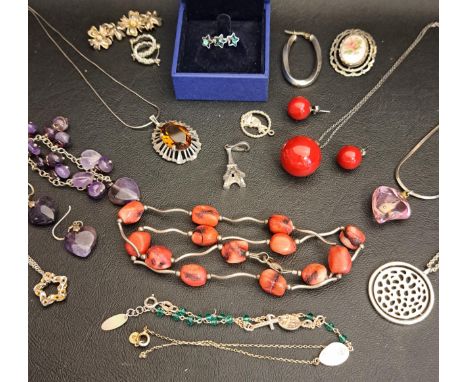 SELECTION OF SILVER AND OTHER JEWELLERYincluding a boxed Swarovski crystal ring, a pair of Links of London silver flower cuff