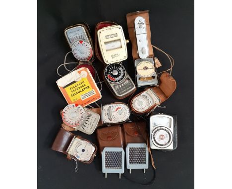 ASSORTMENT OF VINTAGE LIGHT METERS AND FLASHESincluding Weston master V, Pullin Optics, Yashica, Bewi Automat, Photopia flash