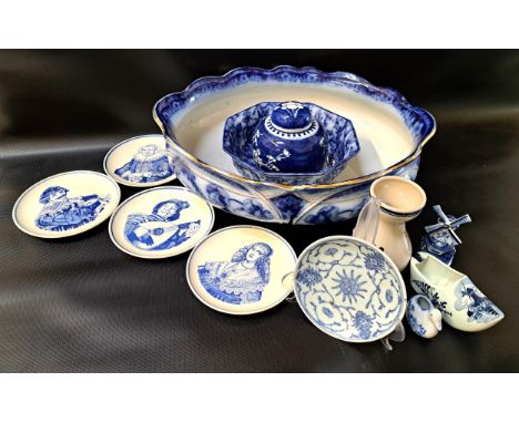 SELECTION OF BLUE AND WHITE CERAMICSincluding Chinese dish with character marks to base, possibly Wanli Ming period, 14cm dia