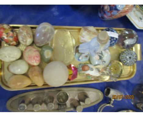VARIOUS PAPERWEIGHTS, CERAMIC EGGS, FIGURE ETC 