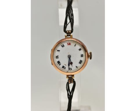 AN 18CT GOLD EARLY 20TH CENTURY WRISTWATCH, manual wind, round white dial, Roman numerals, blue steel hands, in a polished ye