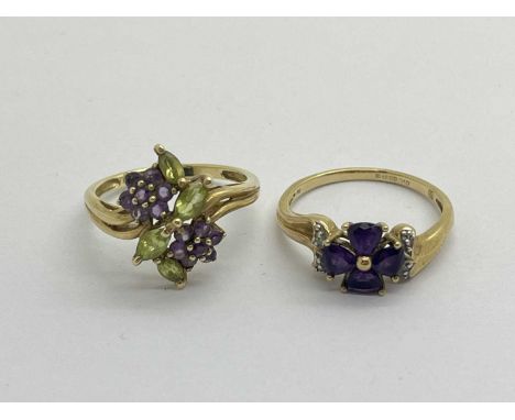 A 9ct Gold Stone Set Floral Ring, of alternate set flowerhead and marquise design, between bifurcated shoulders, (finger size