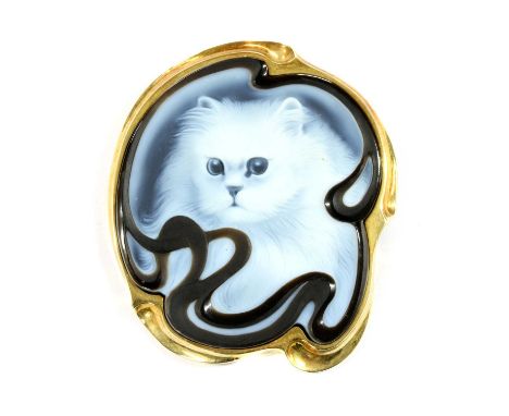 A gold hardstone cameo brooch/pendant, the carved agate cameo depicting a cat, with pin and roller catch, and concealed bale,