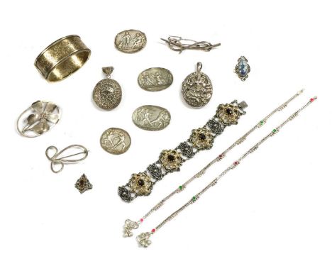 A quantity of silver jewellery, to include a silver gilt hinged bangle, a floral brooch, import hallmark London 1993, a filig