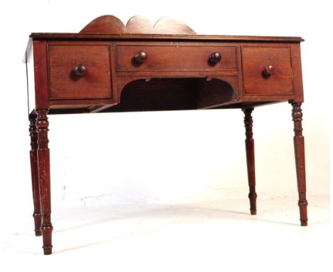 A 19th century Victorian mahogany writing table desk. The writing table having a shaped gallery back. Raised on turned taperi