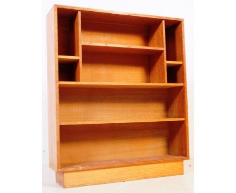 A 1930s Art Deco oak bookcase. Of rectangular form with an appointed shelf formation, raised on a plinth base. Measures appro