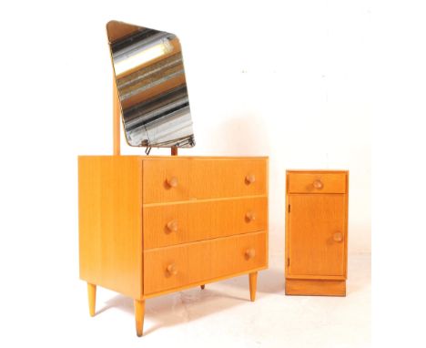 Meredew&nbsp;- A vintage 1960's 20th century oak veneered dressing table / chest / drawers by Meredew. Original British Desig