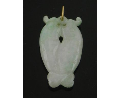 A Chinese carved jade pendant, formed as two entwined fish, with yellow metal suspension ring. 