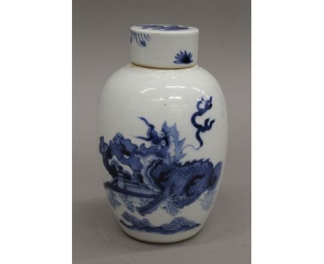 An 18th century Chinese blue and white porcelain tea caddy. 15 cm high.